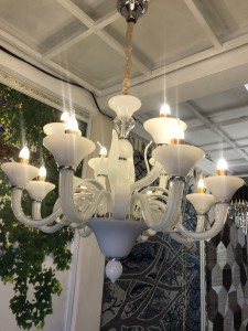 Den nen phong khach 12 bong 8400K
